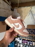 Nike Dunk Low Rose Whisper 37.5, Kleding | Dames, Schoenen, Ophalen of Verzenden, Zo goed als nieuw, Roze, Sneakers of Gympen