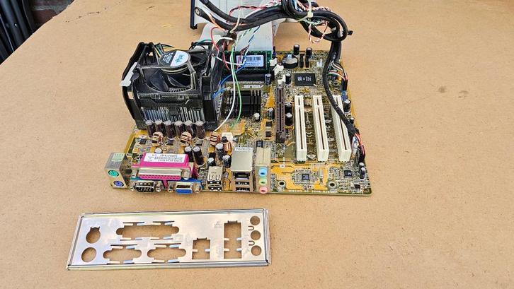 Pauze - Asus P4S800-MX SE Pentium 4 2.0Ghz, Computers en Software, Moederborden, Gebruikt, Intel, DDR, Ophalen of Verzenden