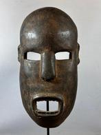 251007 Oude Afrikaans Kumu masker uit Congo met certificaat, Ophalen of Verzenden