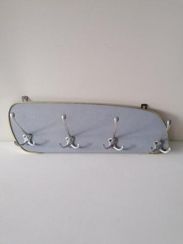 fifties wand kapstok  grijs met 4 haken zie fotos 55x18 cm beschikbaar voor biedingen