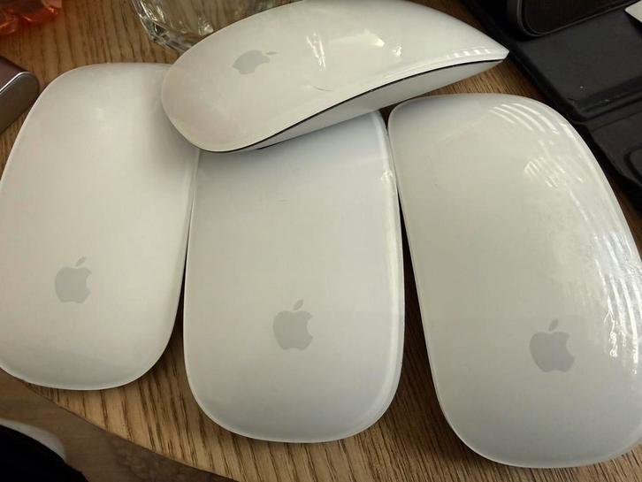 Magic Mouse 2 Model: A1657, Computers en Software, Muizen, Gebruikt, Muis, Draadloos, Ophalen of Verzenden