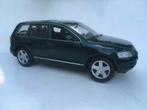 model VW Volkswagen Touareg, groen metallic, 1/24, bespeeld, Hobby en Vrije tijd, Modelauto's | 1:24, Ophalen of Verzenden, Gebruikt
