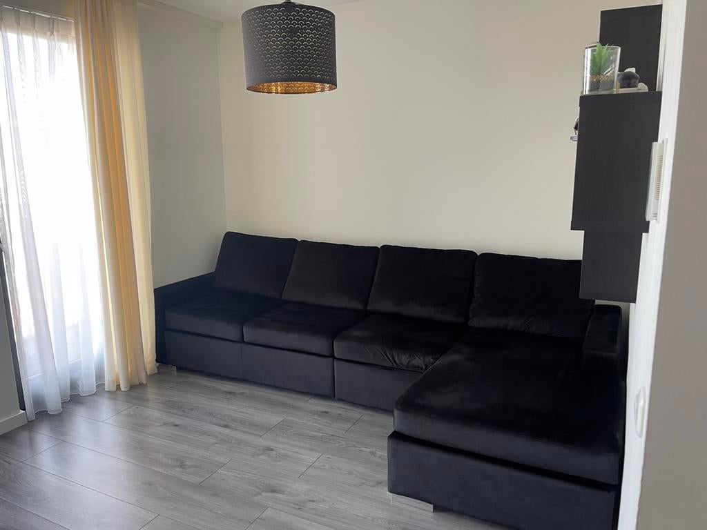 Stijlvolle vierzitsbank met lounge, lampen, bartafel en bed, Ophalen, Vierpersoons of meer