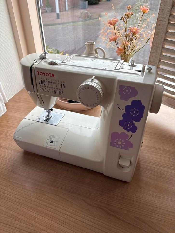 Toyota Naaimachine - Zo goed als nieuw!, Hobby en Vrije tijd, Naaimachines en Toebehoren, Zo goed als nieuw, Naaimachine, Overige merken