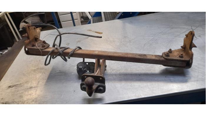 Trekhaak van een Nissan Navara, Auto-onderdelen, Ophanging en Onderstel, Nissan, Gebruikt, 3 maanden garantie, Ophalen of Verzenden