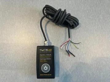 Twinled bediening unit/ led lampen. Automatische schakeling beschikbaar voor biedingen