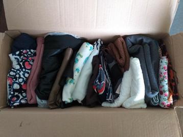 Doosje vol restlappen voor poppekleertjes!  beschikbaar voor biedingen