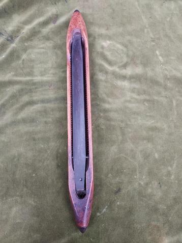 Antieke houten spoelhouder uit spinnerij. beschikbaar voor biedingen