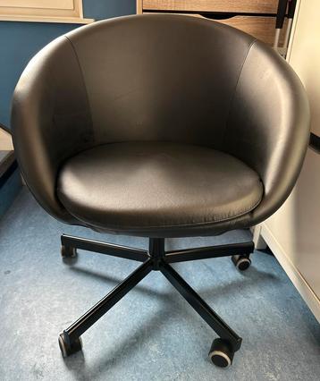 BUREAUSTOEL IKEA SKRUVSTA ZWART beschikbaar voor biedingen