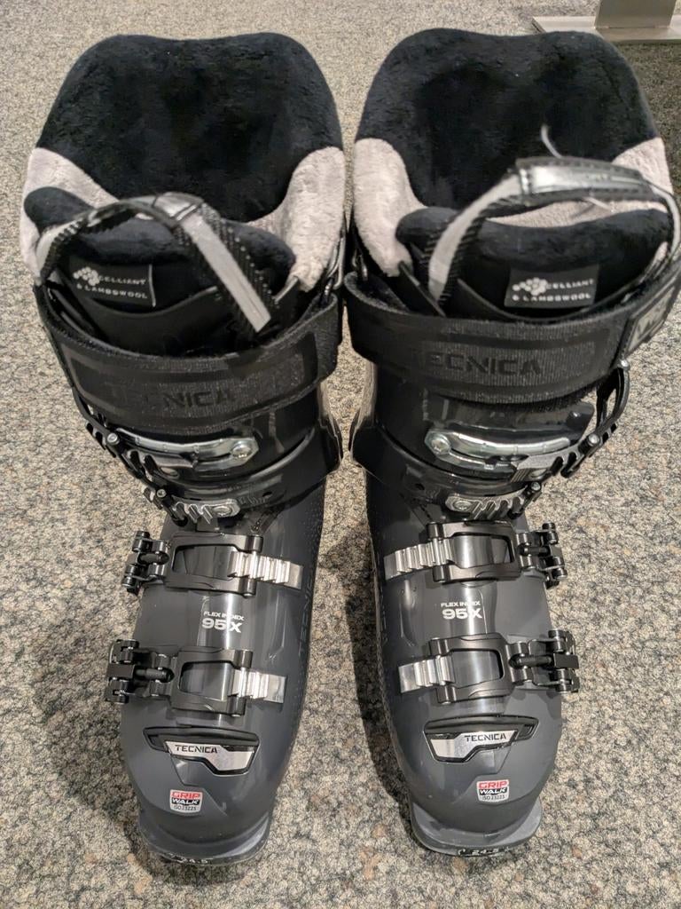 Tecnica Mach Sport MV W Dames Skischoenen - Maat 39 (24.5), Sport en Fitness, Skiën en Langlaufen, Zo goed als nieuw, Schoenen