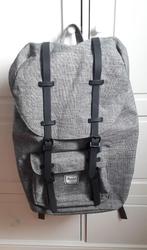 Grijze Herschel Little America rugzak nieuwstaat, Sieraden, Tassen en Uiterlijk, Tassen | Rugtassen, 25 tot 40 cm, Ophalen of Verzenden