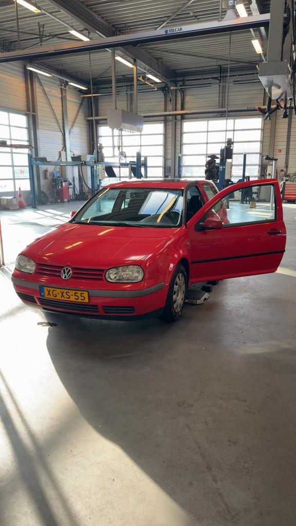 Volkswagen Golf 1.6 74KW 1998 Rood, Auto's, Volkswagen, Particulier, Golf, Benzine, Euro 5, Hatchback, Handgeschakeld, Origineel Nederlands
