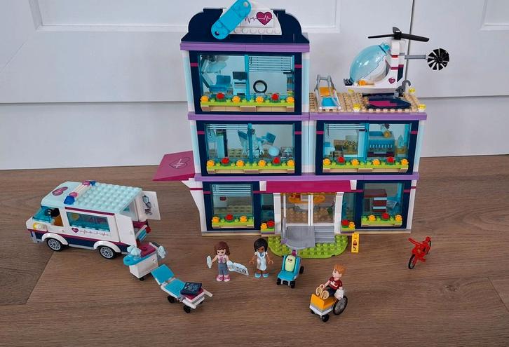 LEGO Friends Ziekenhuis 41318 -, Kinderen en Baby's, Speelgoed | Duplo en Lego, Zo goed als nieuw, Lego, Complete set, Ophalen of Verzenden