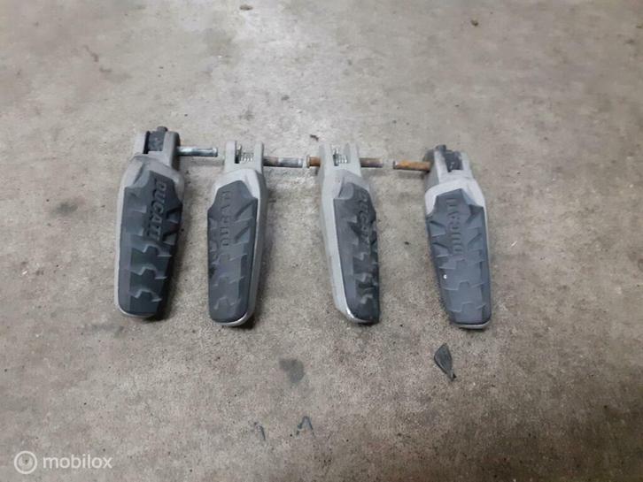 Voetsteun voetstep stepjes Monster 937 46410971AA 46410961AA, Motoren, Onderdelen | Ducati, Gebruikt, Ophalen of Verzenden