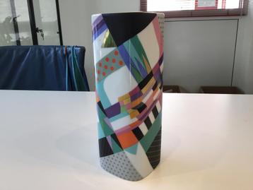 Design vaas beschikbaar voor biedingen