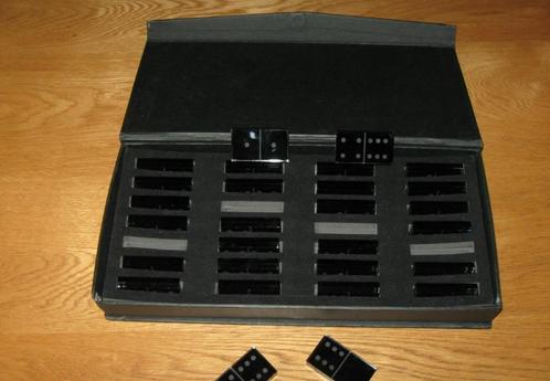 Domino. Crystal domino. Merk : Seletti., Hobby en Vrije tijd, Gezelschapsspellen | Bordspellen, Zo goed als nieuw, Ophalen of Verzenden