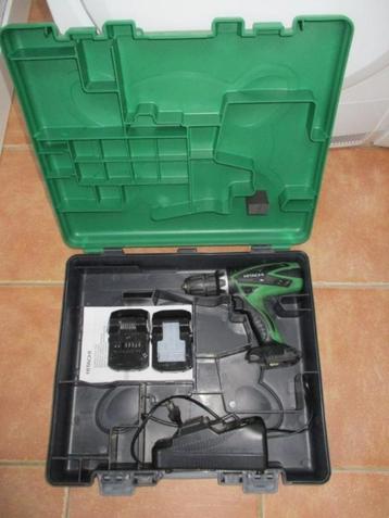 Hitachi boormachine (defect) met 2 accu's, lader en koffer. beschikbaar voor biedingen