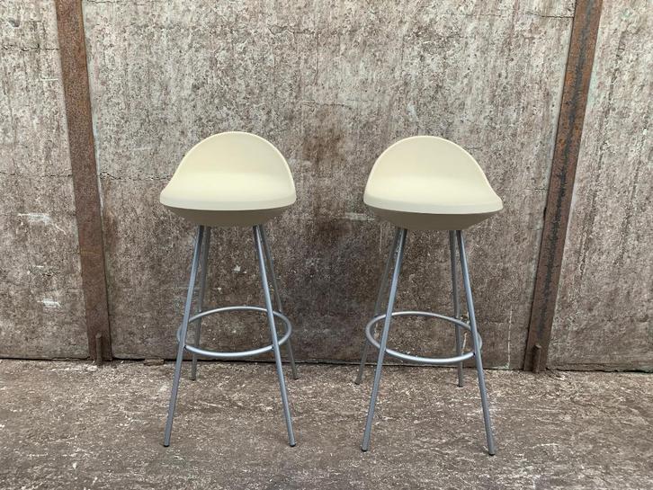 Design barkruk Midj van Roberto Foschia, Huis en Inrichting, Barkrukken, Nieuw, 60 tot 90 cm, Kunststof, Metaal, 5 krukken of meer