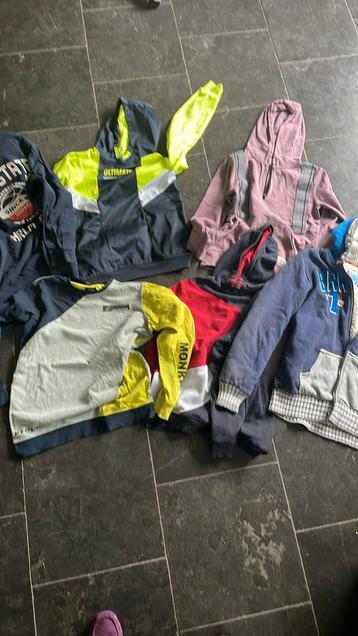 Pakket truien maat 164 en iets groter beschikbaar voor biedingen