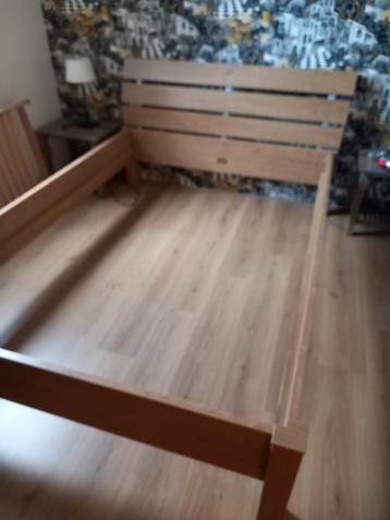 Moet weg: Bedframe 140 x 200
