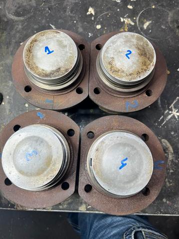 Setje zuigers en bussen vw 1200 type 1 kever beschikbaar voor biedingen