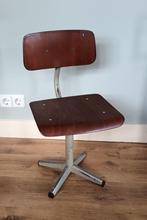 Vintage schoolstoeltje metaal met houten zitting, Ophalen, Gebruikt, Stoel(en)
