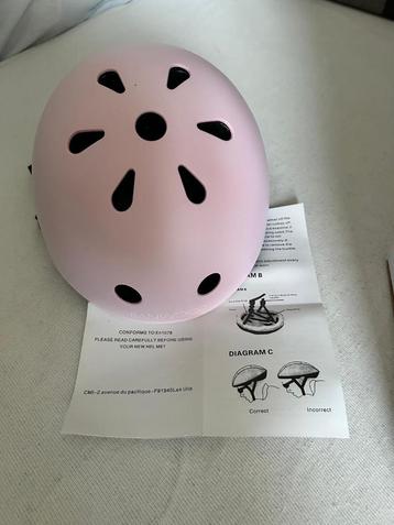 kinderhelm kleur roze beschikbaar voor biedingen