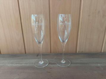 2 originele Moët & Chandon champagneglazen – exclusief en el beschikbaar voor biedingen