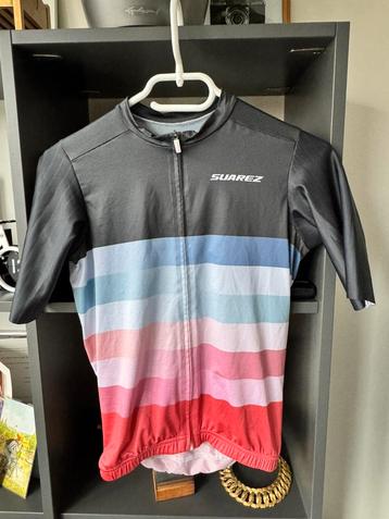 Diverse wielershirts maat S beschikbaar voor biedingen