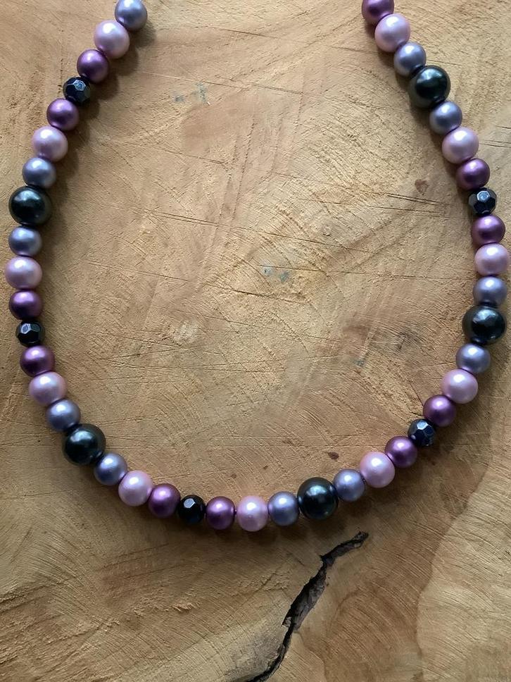 Nieuw! Amethist paarse ketting van matte kralen, Sieraden, Tassen en Uiterlijk, Kettingen, Nieuw, Steen of Mineraal, Paars, Verstelbaar