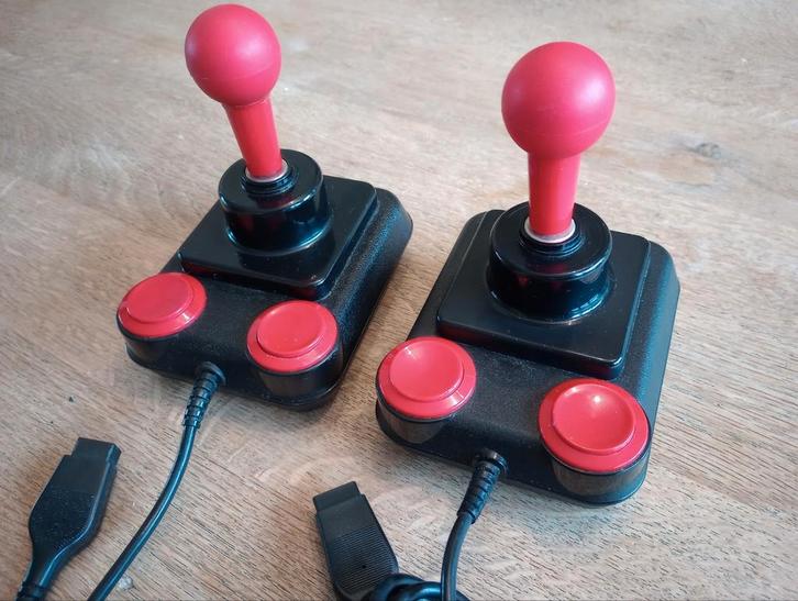Competition Pro Joysticks - Retro Gaming, Spelcomputers en Games, Spelcomputers | Atari, Gebruikt, Overige modellen, Met 2 controllers