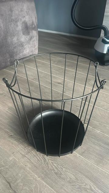 Mand voor dekens beschikbaar voor biedingen