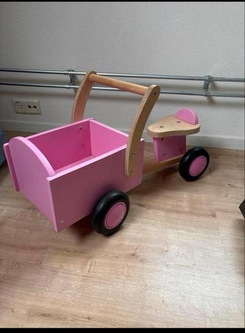 Houten Loopauto met Bak beschikbaar voor biedingen