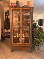 Glazen kast met houten frame, Ophalen