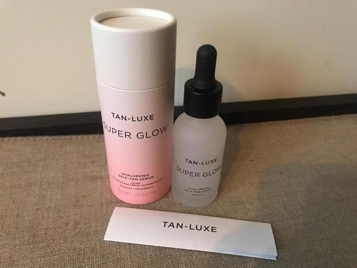 Tan-Luxe (48,- = 22,50) Super Glow Hyaluronic Self-Tan Serum, Sieraden, Tassen en Uiterlijk, Uiterlijk | Gezichtsverzorging, Nieuw