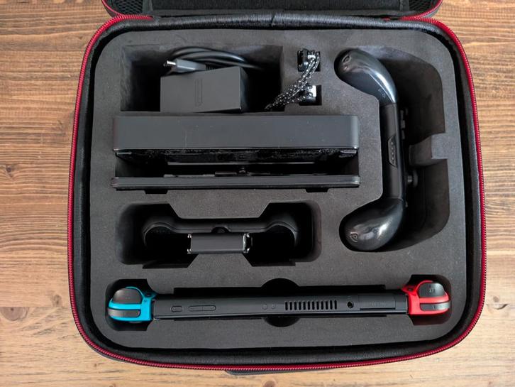 Nintendo Switch OLED + Pro Controller + Spellen, Spelcomputers en Games, Games | Nintendo Switch, Zo goed als nieuw, Avontuur en Actie