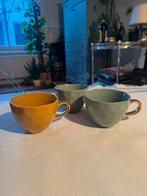 Urban Nature Culture Mokken - Mintgroen & Okergeel, Keramiek, Ophalen of Verzenden, Zo goed als nieuw, Effen