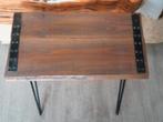 houten tafel met ijzeren poten, Huis en Inrichting, Tafels | Bijzettafels, Ophalen, Minder dan 45 cm, Minder dan 55 cm, Zo goed als nieuw