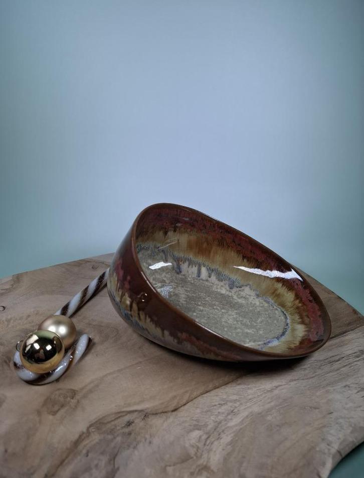 Handgemaakte keramiek schaal Copper Love., Huis en Inrichting, Woonaccessoires | Schalen en Manden, Nieuw, Schaal, Overige vormen