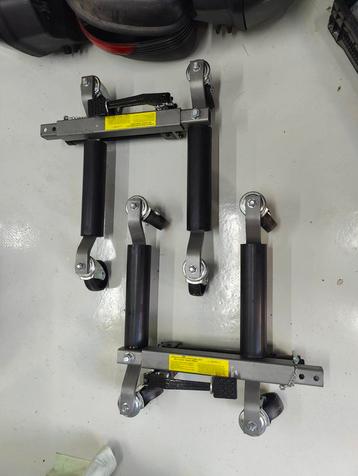 Hydraulische auto movers, weinig gebruikt  beschikbaar voor biedingen