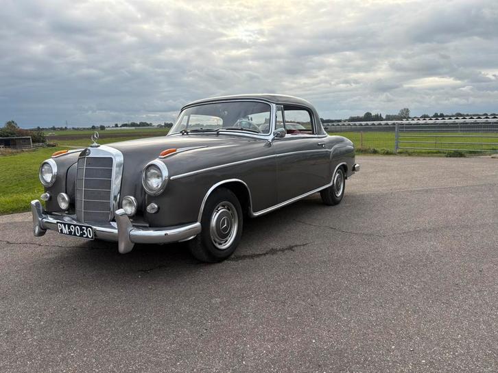 Mercedes-Benz 220 SE Coupé met schuifdak, Auto's, Oldtimers, Bedrijf, Mercedes-Benz, Benzine, Coupé, Handgeschakeld, Zilver of Grijs
