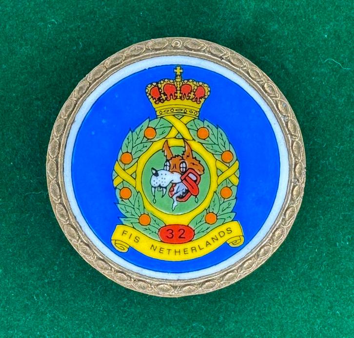 32 FIS USAFE pin badge ( zeldzaam ), Verzamelen, Luchtvaart en Vliegtuigspotten, Zo goed als nieuw, Patch, Badge of Embleem, Ophalen of Verzenden