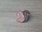 1 mooie pin van een eekhoorn te koop, Verzamelen, Speldjes, Pins en Buttons, Ophalen of Verzenden, Nieuw, Dier of Natuur, Speldje of Pin