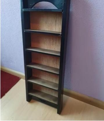 Muur rekje, hout / baksteenmal beschikbaar voor biedingen