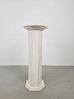 Vintage art deco carrara marmer zuil side table ’60 Italy, N, Ophalen of Verzenden, N, N