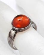 Mooie zilveren ring met barnsteen 925 PL, Sieraden, Tassen en Uiterlijk, Ringen, Ophalen, 18 tot 19, Zo goed als nieuw, Dame