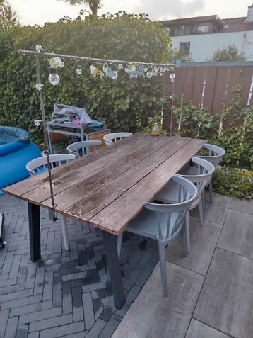 Stoere grote tuintafel  beschikbaar voor biedingen
