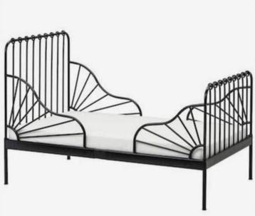 IKEA meegroeibed met matras en 2 lattenbodems beschikbaar voor biedingen