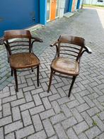 Twee vintage houten stoelen met armleuningen, Gebruikt, Twee, Bruin, Ophalen of Verzenden