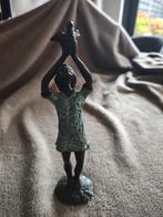 Bronzen beeldje meisje met vogel, Ophalen of Verzenden